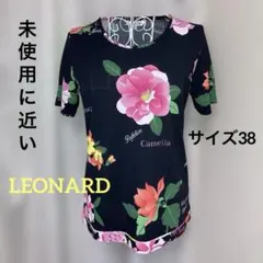 未使用に近い　レオナール　トップス　花柄　ブラック／ピンク他　半袖　サイズ38のサムネイル