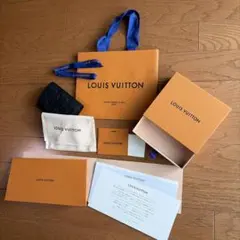 ルイヴィトン　箱などプレゼント用　（財布は参考です）のサムネイル