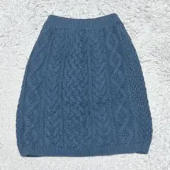 QUEUE-UP ケーブルニットスカート膝丈膝上［M］ネイビー