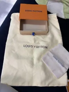LOUIS VUITTON 布袋とボックス セット