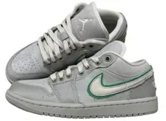 WMNS AIR JORDAN 1 LOW SE LT SMOKEのサムネイル