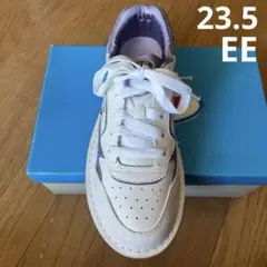 Item thumbnail for item 9fbea6d6-e75e-4751-954a-6fc59163cd4d