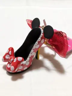 ディズニーリゾート　ミニーちゃんの靴　ハイヒール　キーチェーン　キーホルダー
