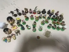 クレヨンしんちゃん チョコエッグ　ガチャガチャ　ピンバッジ　コナン