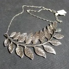 未使用 リーフモチーフ ネックレス アンティークゴールド 葉 繊細 ボタニカル