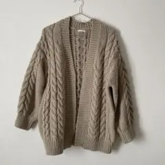 GU ベージュ ケーブル編み カーディガン