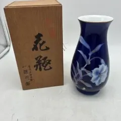 宮内庁御用達　深川製磁　有田焼　ルリ百合　花瓶のサムネイル