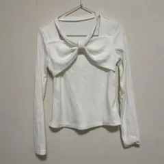 リボン付きホワイト長袖トップス