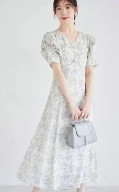 バックレースアップパワーショルダーフラワープリントワンピース　ブルー