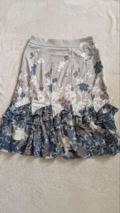 マリアーニ　フリル付き　十枚剥ぎフレアースカート　9号