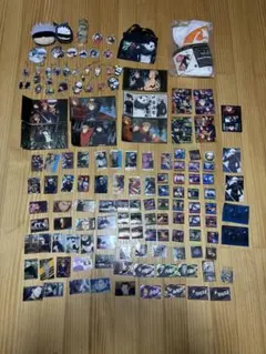 呪術廻戦　グッズ　五条悟　キーホルダー　缶バッジ