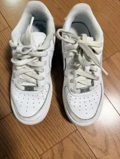 NIKE AIR FORCE 1 キッズ スニーカー ホワイト　22.5cm