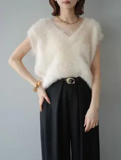 Lumier ラメシャギーVネックニットベスト アイボリー