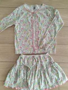 PETIT BATEAU 花柄セットアップ 8ans/128cmのサムネイル