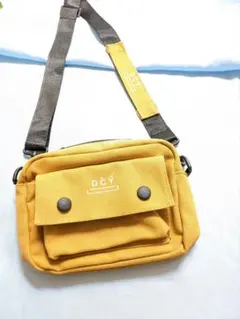 値下げ　未使用　DCY カーキ色　 ショルダーバッグ　斜め掛け