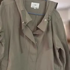 ２３区 カーキ　ナイロンパーカーのサムネイル