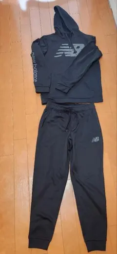 New Balance ブラック スウェットセット