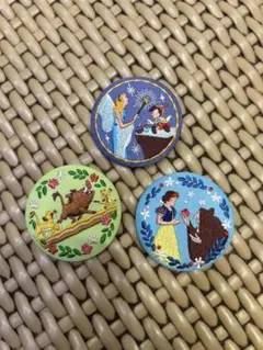 ディズニープリンセス刺繍缶バッジ3個セット　白雪姫　ピノキオ　ライオンキング