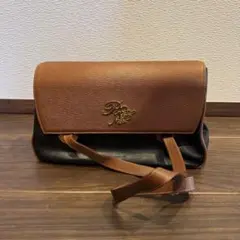 ニナリッチ イタリア製 レザー ショルダーバッグ 革製品 上品 個性的コーデ