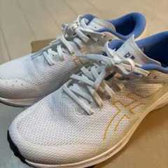 アシックス　ランニングシューズ LYTERACER 6 レディース　23センチ