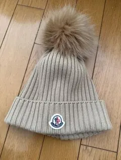 MONCLER ニット帽 グレー クリスタルロゴ 24/25 aw MONCLER ニット帽 グレー クリスタルロゴ 24/25 aw - メルカリ