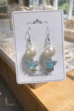 蝶モチーフの日本製輝くパールピアス