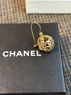 CHANEL 片耳ピアス