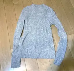 センスオブプレイス　ライトグレー　ハイネック　アーバンリサーチ　リブニット長袖