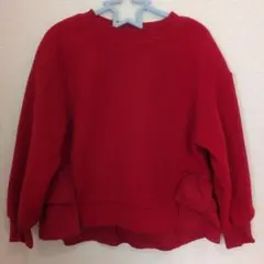 赤いフリル付きトレーナー