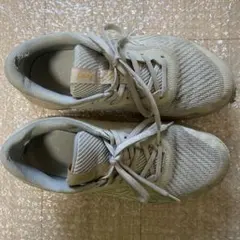 ASICS メッシュ ホワイトスニーカー　24.5