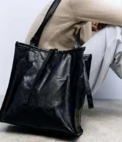 ZARA リンクルエフェクト ロッカー トートバッグのサムネイル