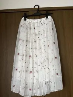 OLIVE des OLIVEフラワー刺繍 ホワイト フレアスカート