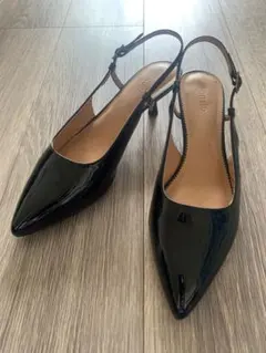 【UNTITLED】24.5センチエナメルミュール（ストラップあり）