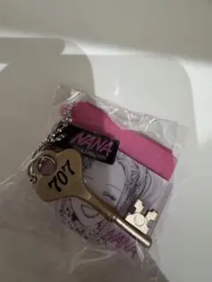 レア】NANA ミニチャーム アイシャドウ ハチ 707号室 鍵チャーム付