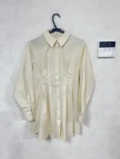 earth クリーム色 長袖シャツ プリーツデザイン