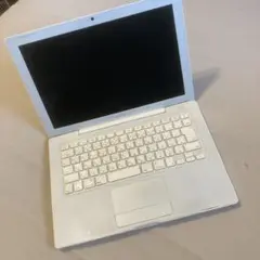 ジャンク品　ハードディスクなしMacBook A1181 ホワイト