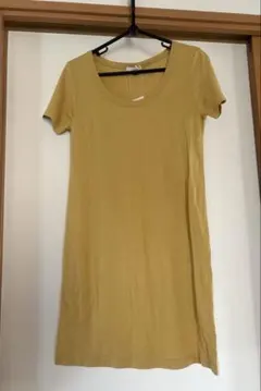 チュチュアンナ　マスタードイエロー クルーネック 半袖Tシャツのサムネイル