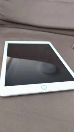 中古美品 iPad 第5世代 Wi-Fi+Cellularモデル 32GB
