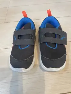 サイズ16㎝　Puma ベルクロスニーカー 黒/青/赤