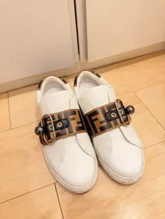 FENDI スニーカー FFロゴ バックル ホワイト　シグネチャー　サイズ:37のサムネイル
