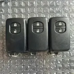 トヨタ　純正スマートキー　30プリウス　3個セットのサムネイル