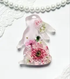 ヘアゴム レジン うさぎ型 マトリカリアと可愛いうさちゃん 黄緑