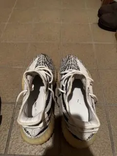 アディダス YEEZY BOOST 350 V2 ゼブラ