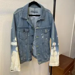 デニムジャケット 青色と白色のブリーチ加工のサムネイル