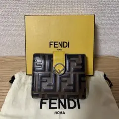 FENDI ズッカ柄　二つ折り財布 ブラウン/イエロー　人気　フェンディ