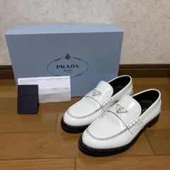 PRADA ブラッシュドレザー ローファー ホワイトのサムネイル