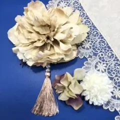 髪飾り　ベージュ　ピオニー　タッセル　マム　花　コサージュ　卒業式　入学式　婚礼