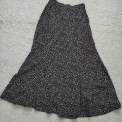 ロペピクニック　黒地花柄ロングスカート