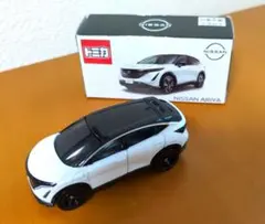 トミカ 日産 アリア　非売品 プリズムホワイト/ミッドナイトブラック 2トーンのサムネイル