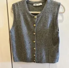 ZARA グレー ニットベスト ゴールドボタン